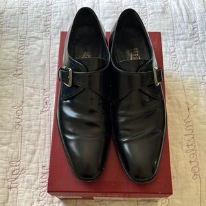 Salvatore Ferragamo Men’s Black Leather Oxfords Sleek Design